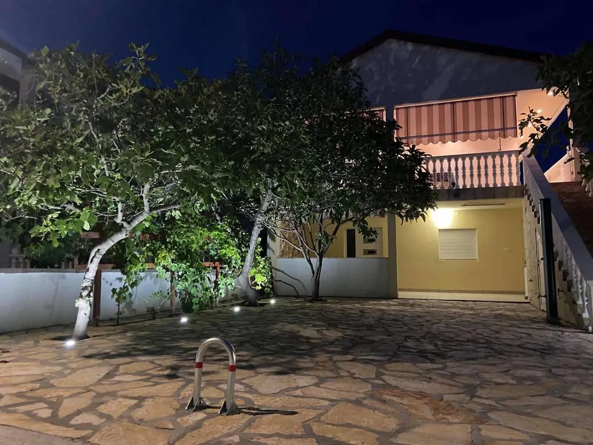 Apartments Mateo Vir 0*,