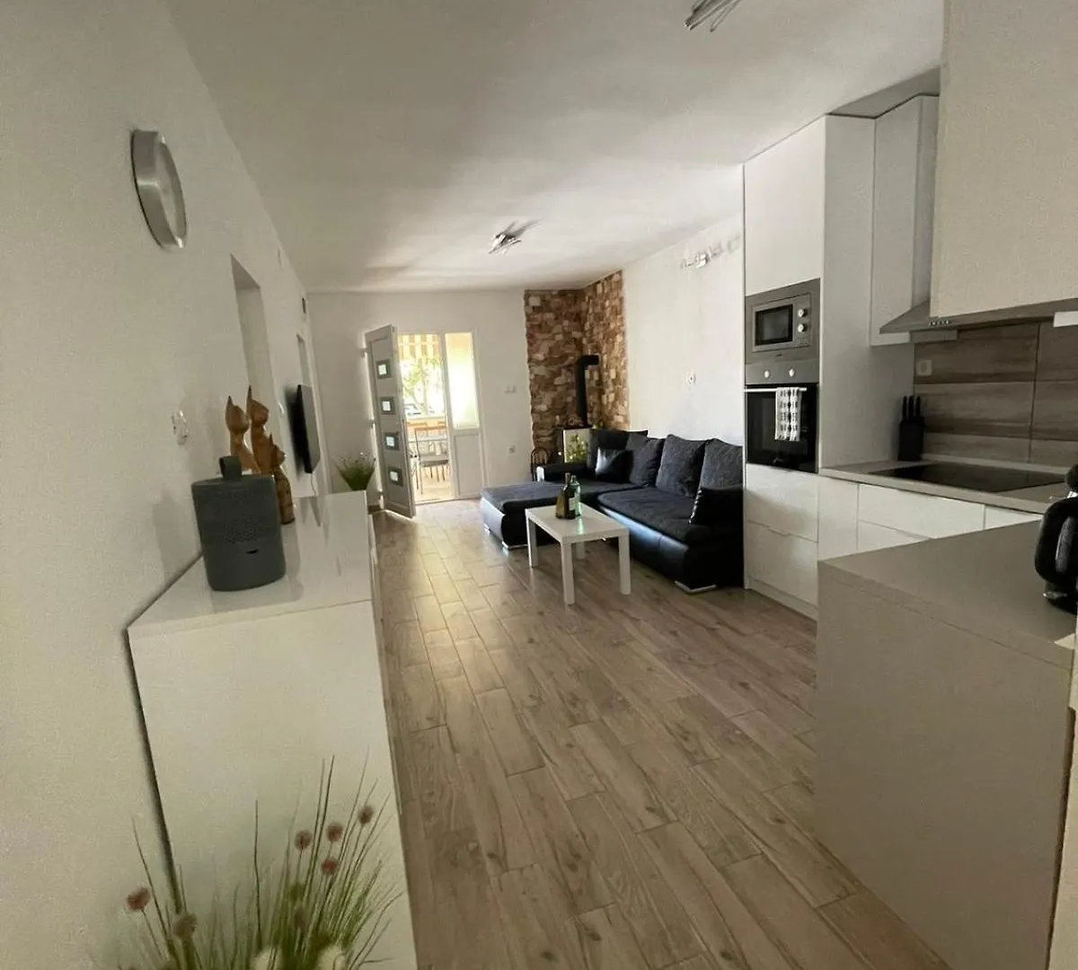 Apartments Mateo Vir